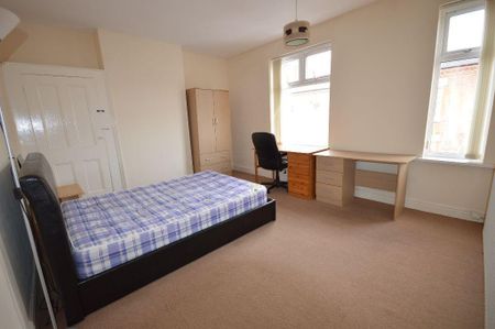 6 bedroom terraced house to rent - Photo 2