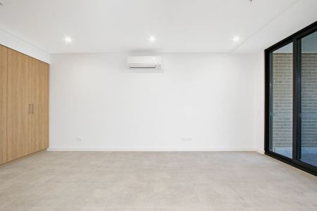 Near new, 2 bedroom apartment available - Photo 4