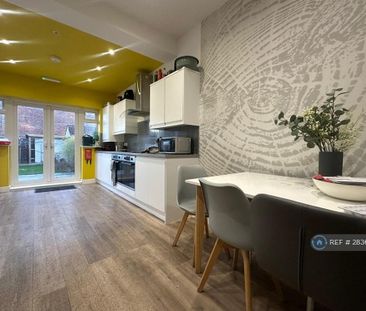 1 bedroom in a house share to rent - Photo 3