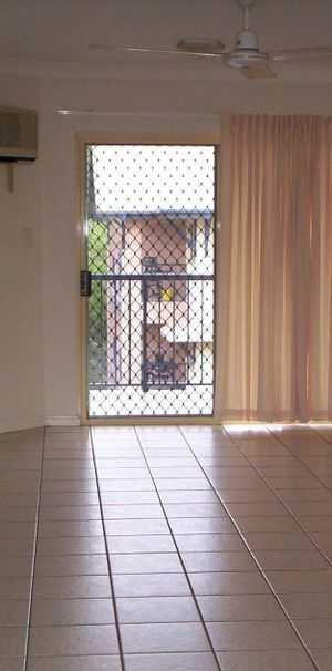 Spacious unit in great location - Photo 1