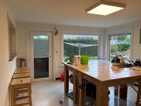 Charmante gezinswoning met 3 slaapkamers, tuin en garage - Photo 3