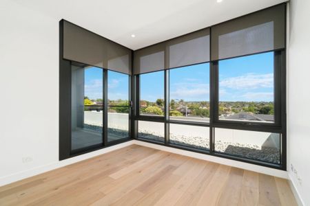 Modern One-Bedroom Apartment with Stunning Views in Balwyn North - Photo 3