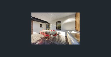 URBAN CHIC - Photo 2