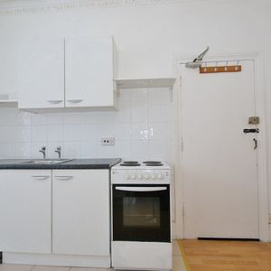 Studio Flat, Buckingham Road, NW10 - Photo 2