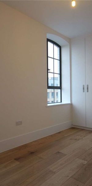 Impressive one bedroom apartment on the fourth floor of this historic popular development. - Photo 1