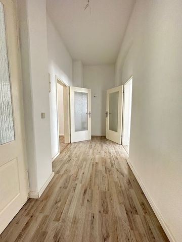 Renovierte 3 Raum Wohnung in Zwickau mit Balkon ab sofort zu vermieten - Photo 5
