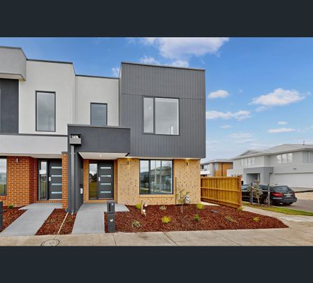 6 Jandakot Walk, Point Cook, Vic 3030 - Photo 1