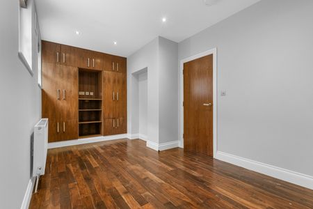 2 Bed Flat, Fulham Road, SW6 - Photo 5