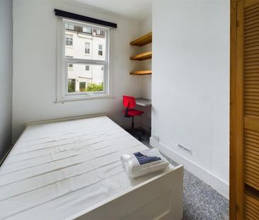 4 bedroom terraced house to rent - Photo 5