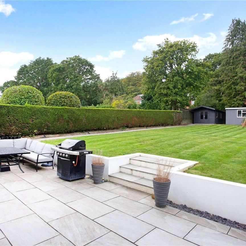 Beautiful family home in a sought after area of Virginia Water - Photo 1