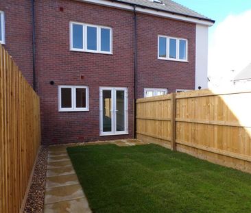 3 bedroom terraced house to rent - Photo 5