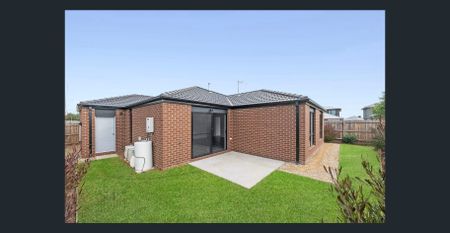 Spacious Family Living in a Quiet Leopold Pocket - Photo 5