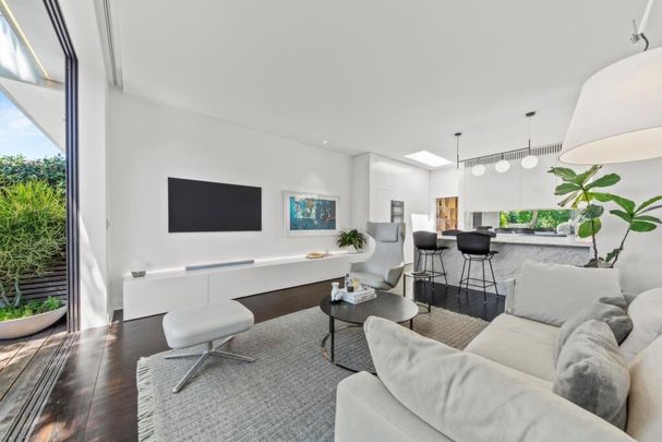 Architecturally Designed Coastal Residence – Moments from Bronte & Clovelly Beaches - Photo 1