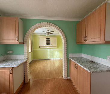 3 bedroom semi-detached house to rent - Photo 6