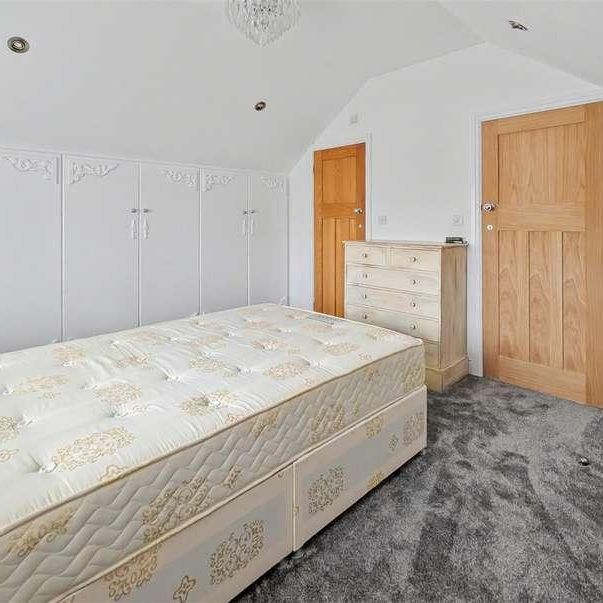 Station Road, Leigh On Sea, Essex, SS9 - Photo 1