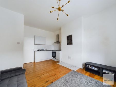 2 bedroom flat to rent - Photo 3