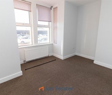 2 bedroom ground floor flat to rent - Photo 2