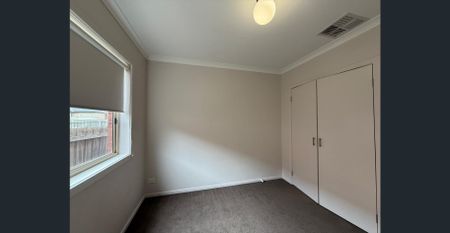 Spacious 3 Bedroom House - Photo 5