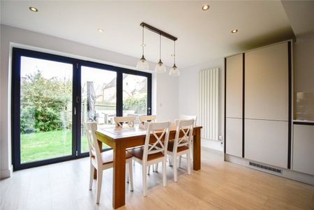 Beautifully presented four bedroom detached home available to rent in the picturesque village of Girton, just north of Cambridge. Garage, and driveway parking for two cars, complete with EV charging points. Gas central heating. Unfurnished. - Photo 3