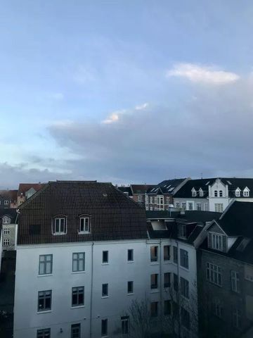 <b>Renoveret 2-værelses lejlighed i roligt område midt i Aalborg</b> - Foto 2