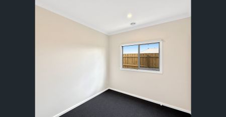 🏡 Brand New 4-Bedroom House in Eynesbury - Photo 3
