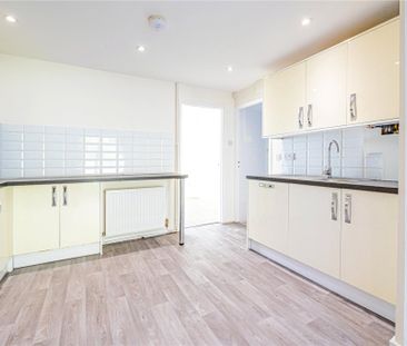 2 bed Terraced for rent - Photo 5