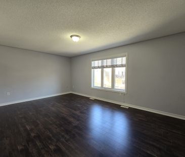 For Lease - 66 Hopkins Crescent, Bradford West Gwillimbury, Ontario - Photo 4
