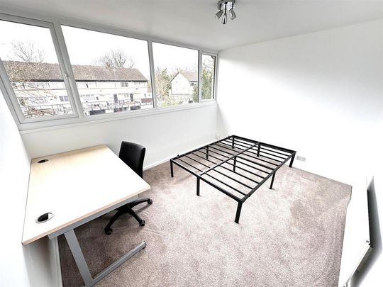 3 bedroom end of terrace house to rent - Photo 1