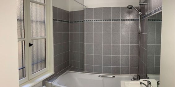 Location Appartement 1 pièce 31m² NIMES 30000 - Photo 3