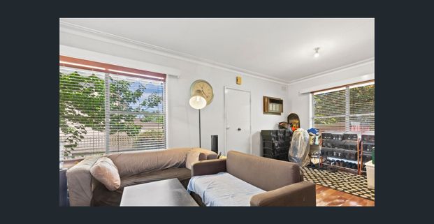 Two Bedroom Unit In Ideal Location! - Photo 1