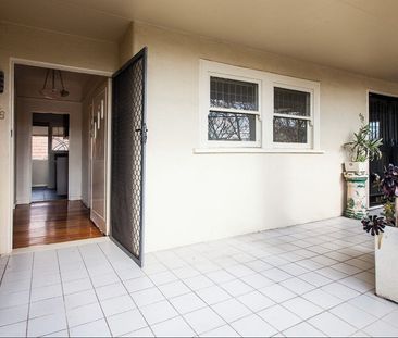SPACIOUS APARTMENT A BLOCK FROM THE BEACH - Photo 5