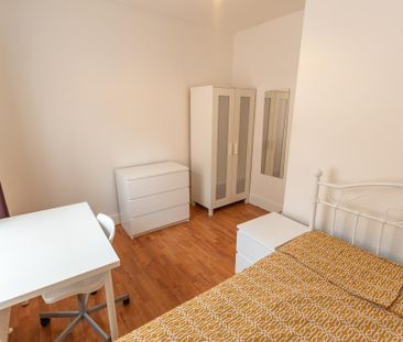 6 bedroom house to rent - Photo 2