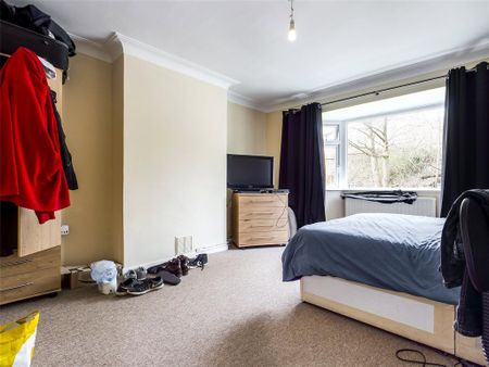 4 bedroom semi-detached house to rent - Photo 4