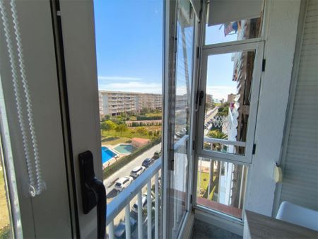 Piso de alquiler en Carrer de Joaquim Serra, 15, La Pineda - Photo 3