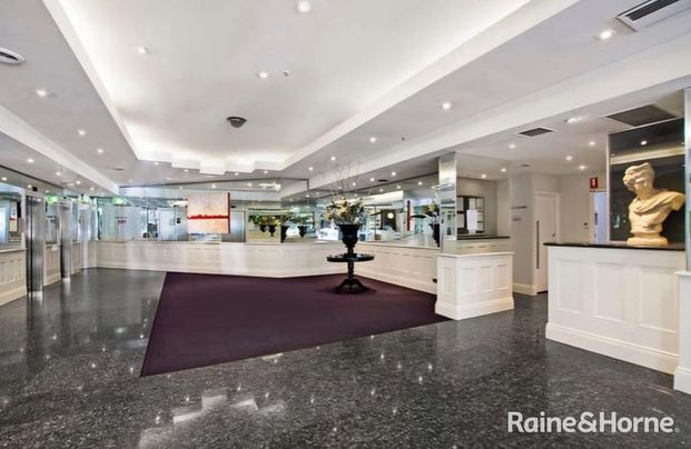 Prime Darlinghurst Studio with Panoramic City Views - Photo 1