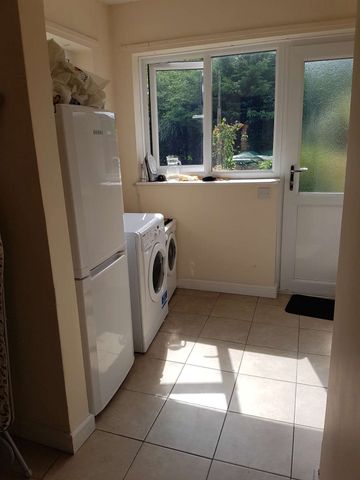 Large modern & spacious house - Havant Room 1 - Photo 3