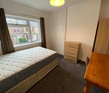 3 bedroom private hall to rent - Photo 3