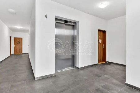 Pronájem bytu 1+kk, Za černým mostem, 35 m - Fotografie 4