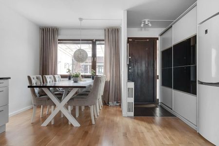 Rondovägen, Skogås - Photo 3