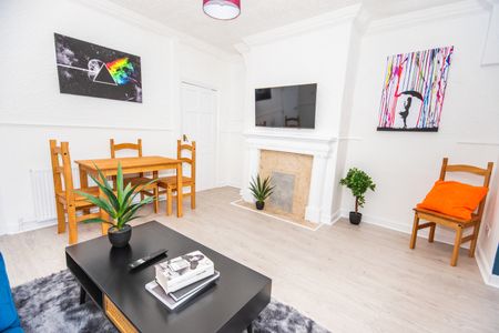 S70, Barnsley - Photo 3