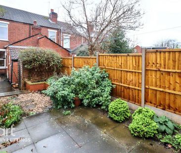 2 bedroom terraced house to rent - Photo 4