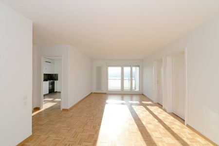 Sur les hauteurs de la Chaux-de-Fonds, ce 3.5 pièces vous attend ! - Photo 4