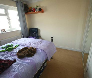 3 bedroom end of terrace house to rent - Photo 4