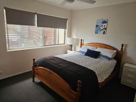 Broadbeach Waters - Photo 4