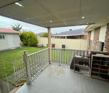 LARGE FAMILY LIVING! - Photo 4