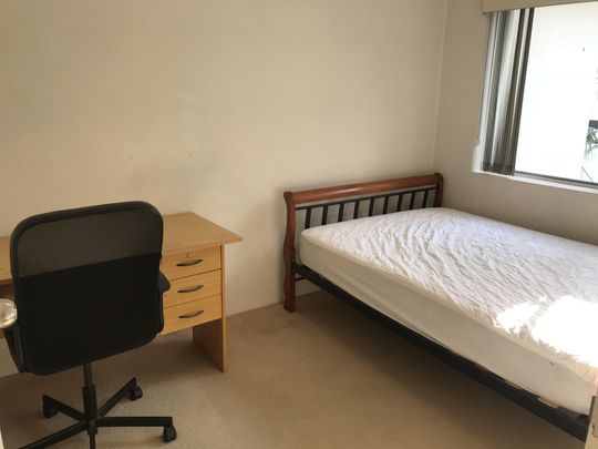 4/113 Sir Fred Schonell Drive, St Lucia, QLD 4067 - Photo 1