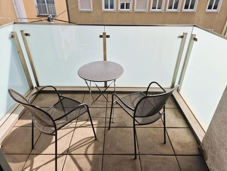 Palais Bismarck! Sonnige 4-Zimmer-Wohnung mit Balkon, 80 m² WNFL, Küche möbliert! WG-geeignet! Landstraßennähe! - Foto 2