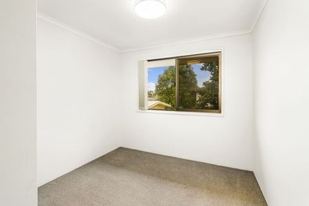 Immaculate Two Bedroom Unit Stones Throw Away From Broadwater - Photo 5