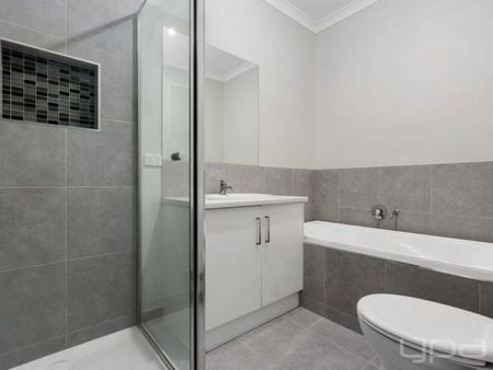 Stylish Comfort Meets Convenience - Photo 2