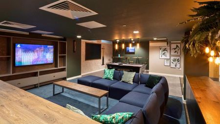 1 bedroom in a flat share to rent - Photo 2